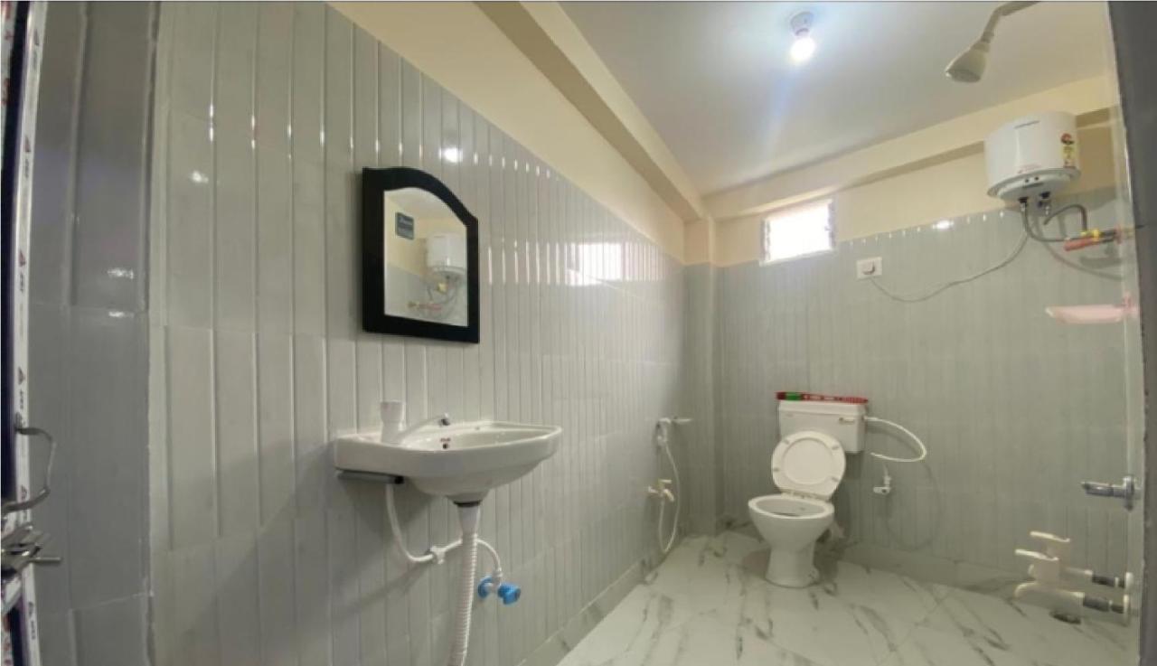 Hotel ilora By WB Inn Tarapith Esterno foto